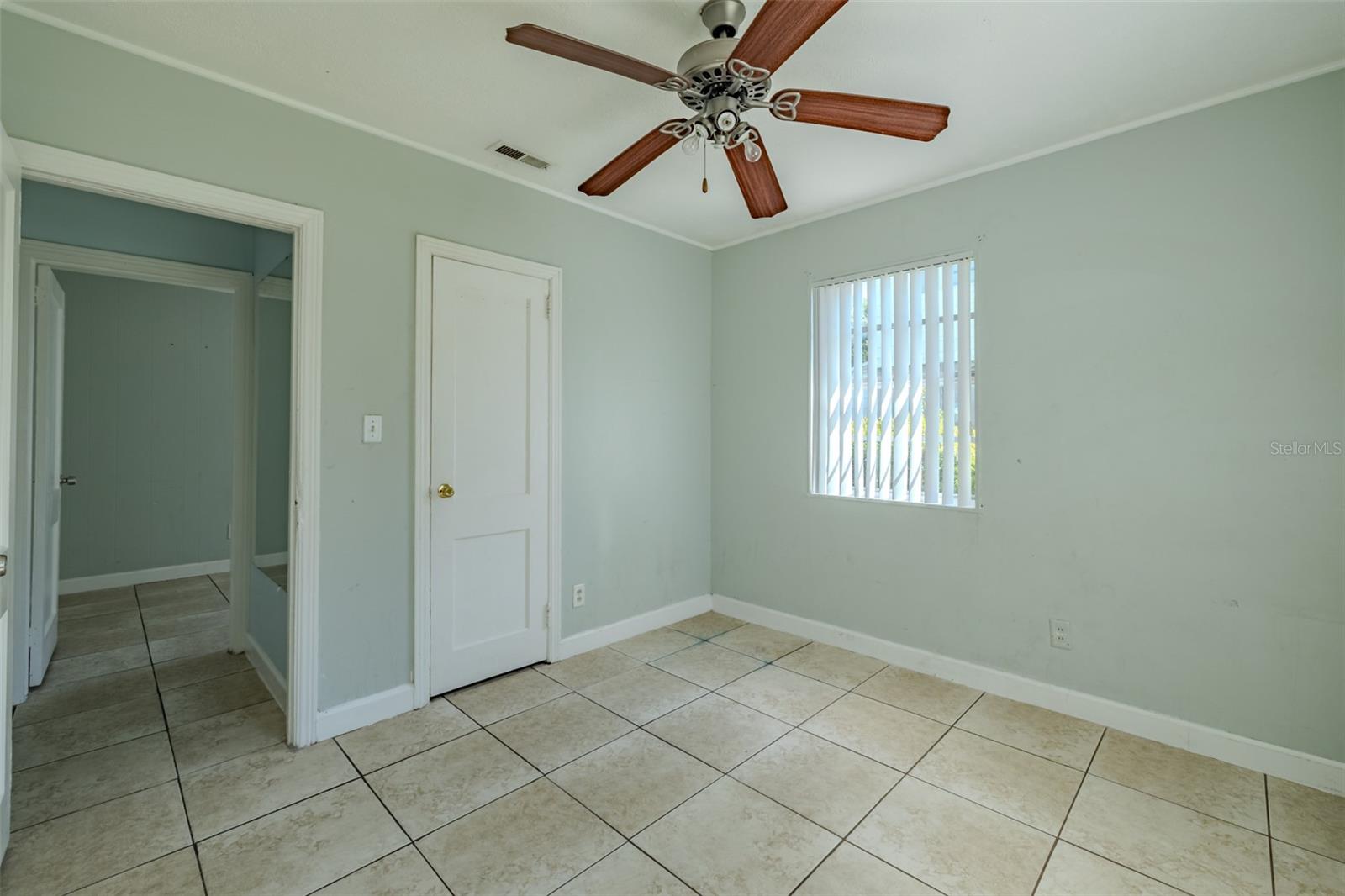 Listing photo id 14 for 3502 33rd Avenue