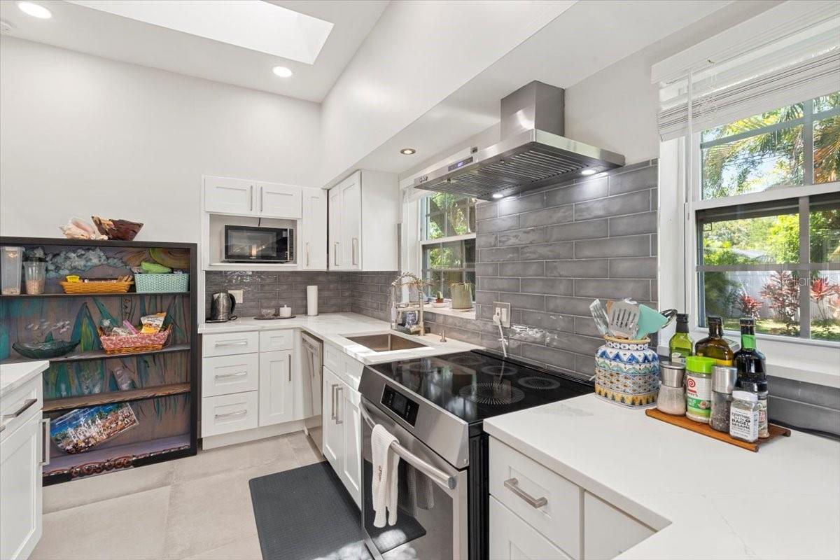 Image 25 of 66 For 8239 26th Avenue N
