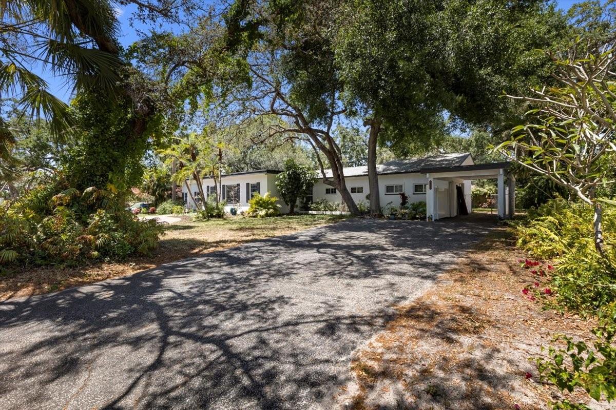 Image 4 of 66 For 8239 26th Avenue N