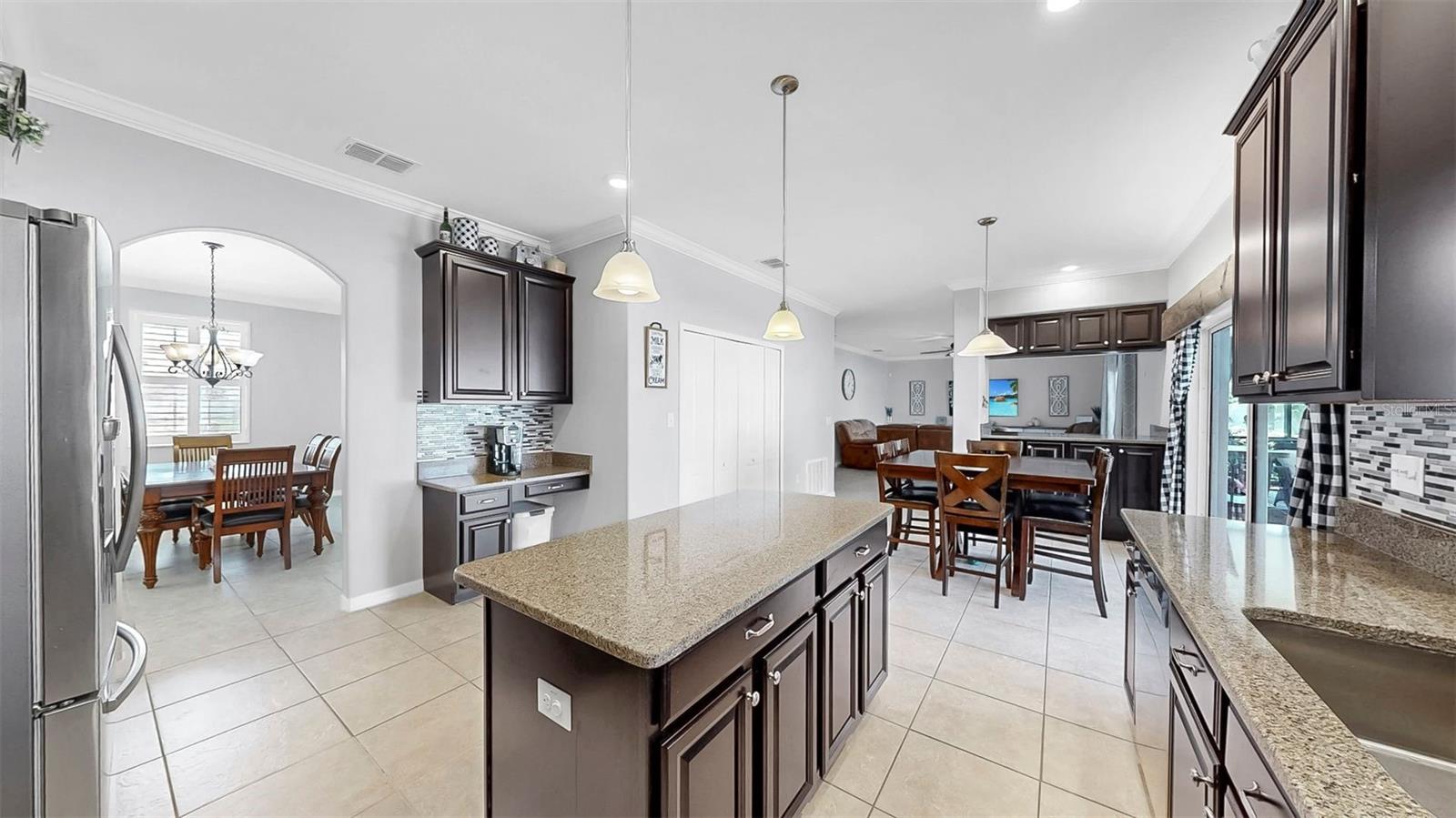 Listing photo id 8 for 2517 Cumberland Cliff Drive