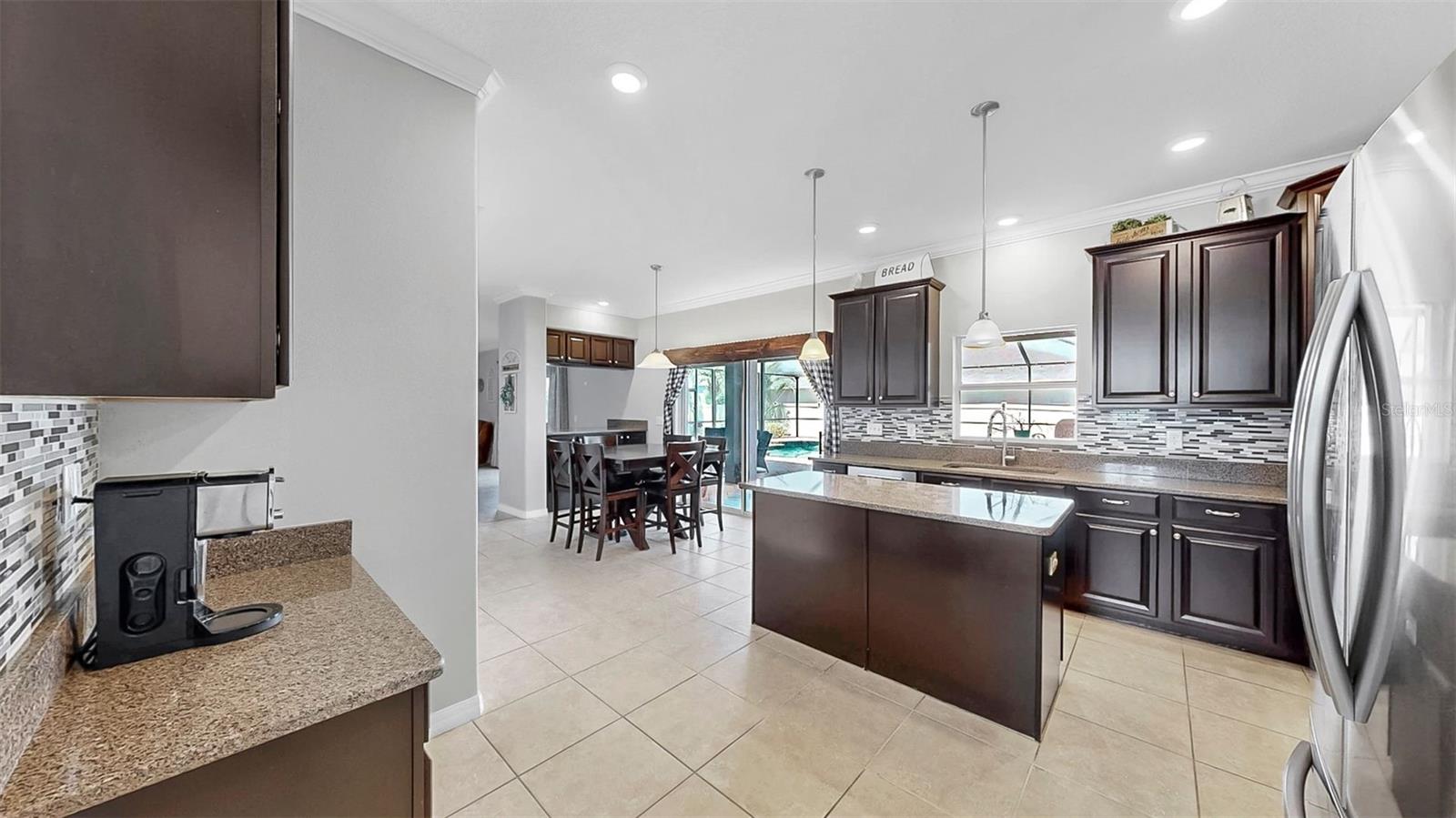 Listing photo id 9 for 2517 Cumberland Cliff Drive