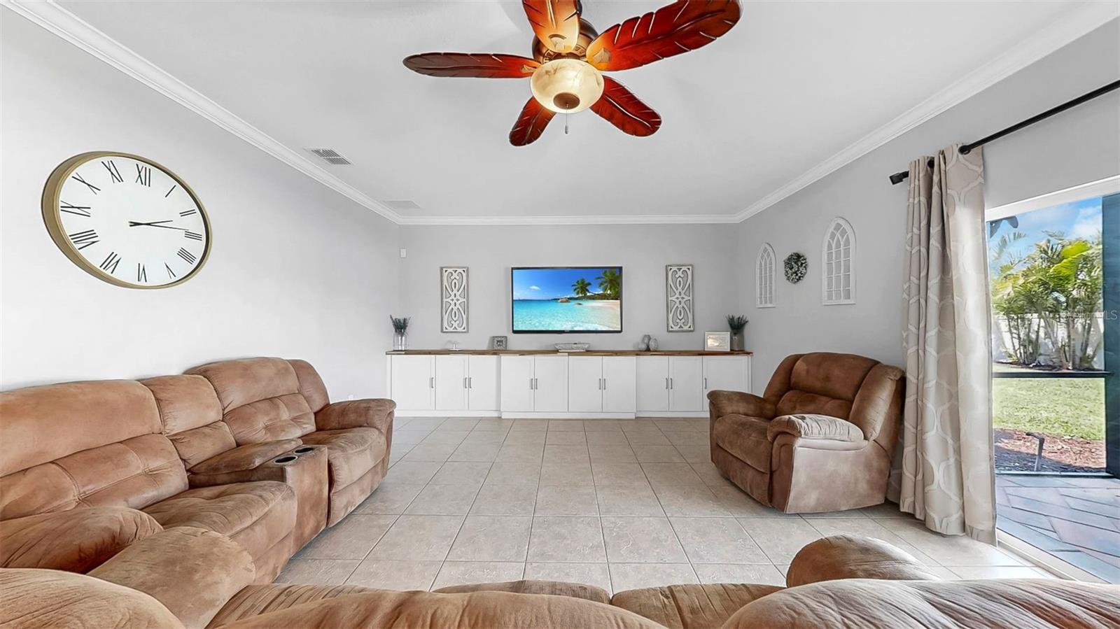 Listing photo id 12 for 2517 Cumberland Cliff Drive
