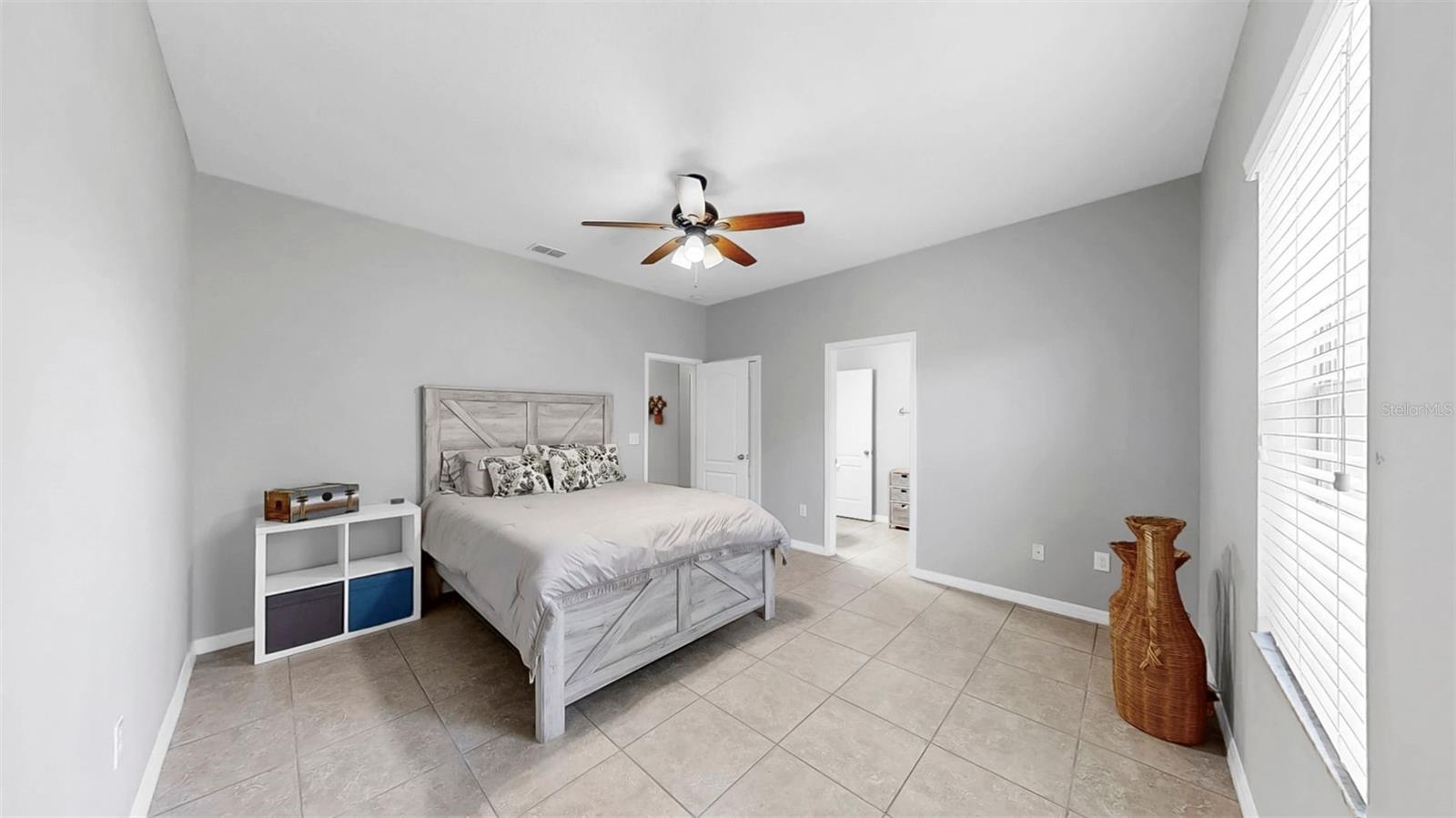 Listing photo id 15 for 2517 Cumberland Cliff Drive