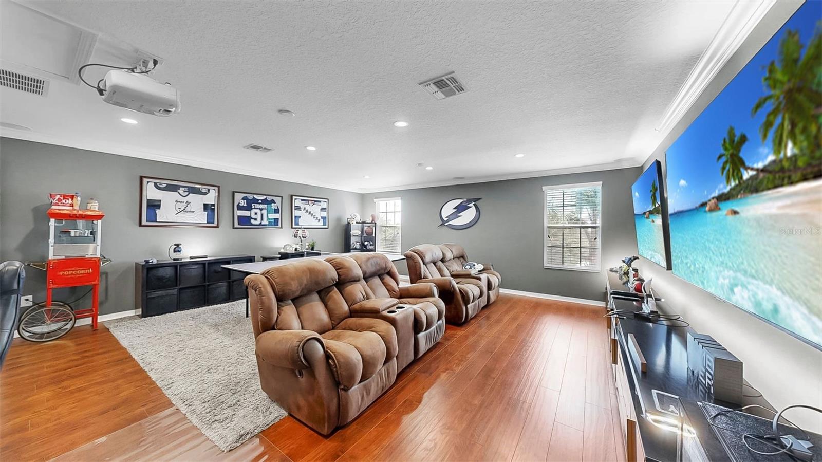 Listing photo id 18 for 2517 Cumberland Cliff Drive