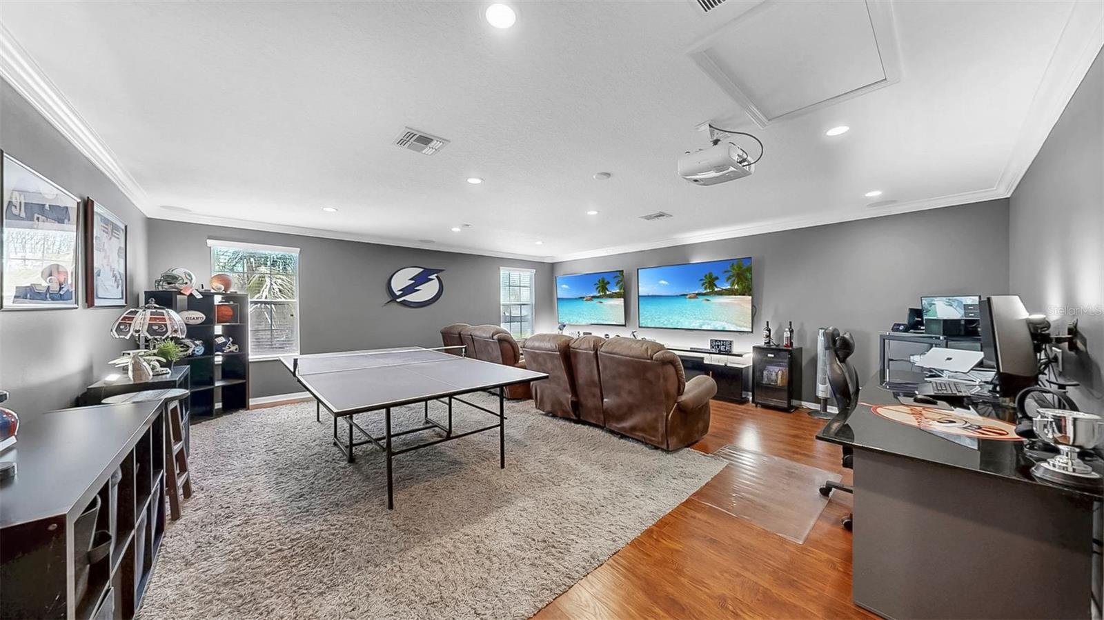 Listing photo id 19 for 2517 Cumberland Cliff Drive