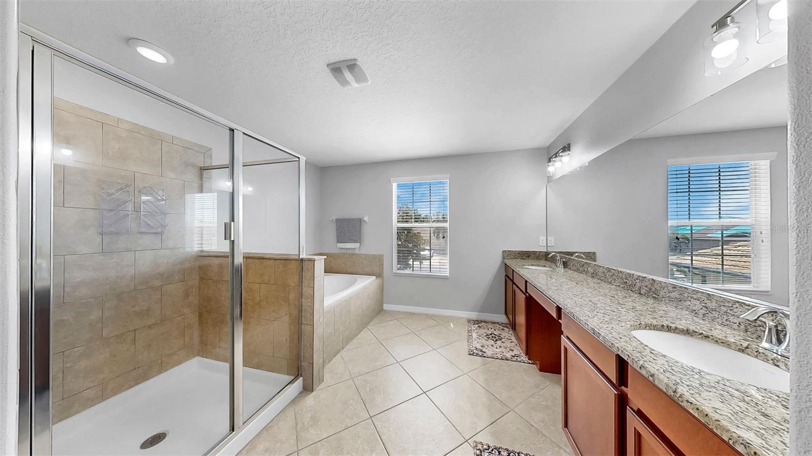 Listing photo id 23 for 2517 Cumberland Cliff Drive