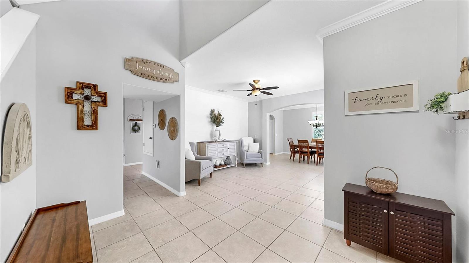 Listing photo id 1 for 2517 Cumberland Cliff Drive