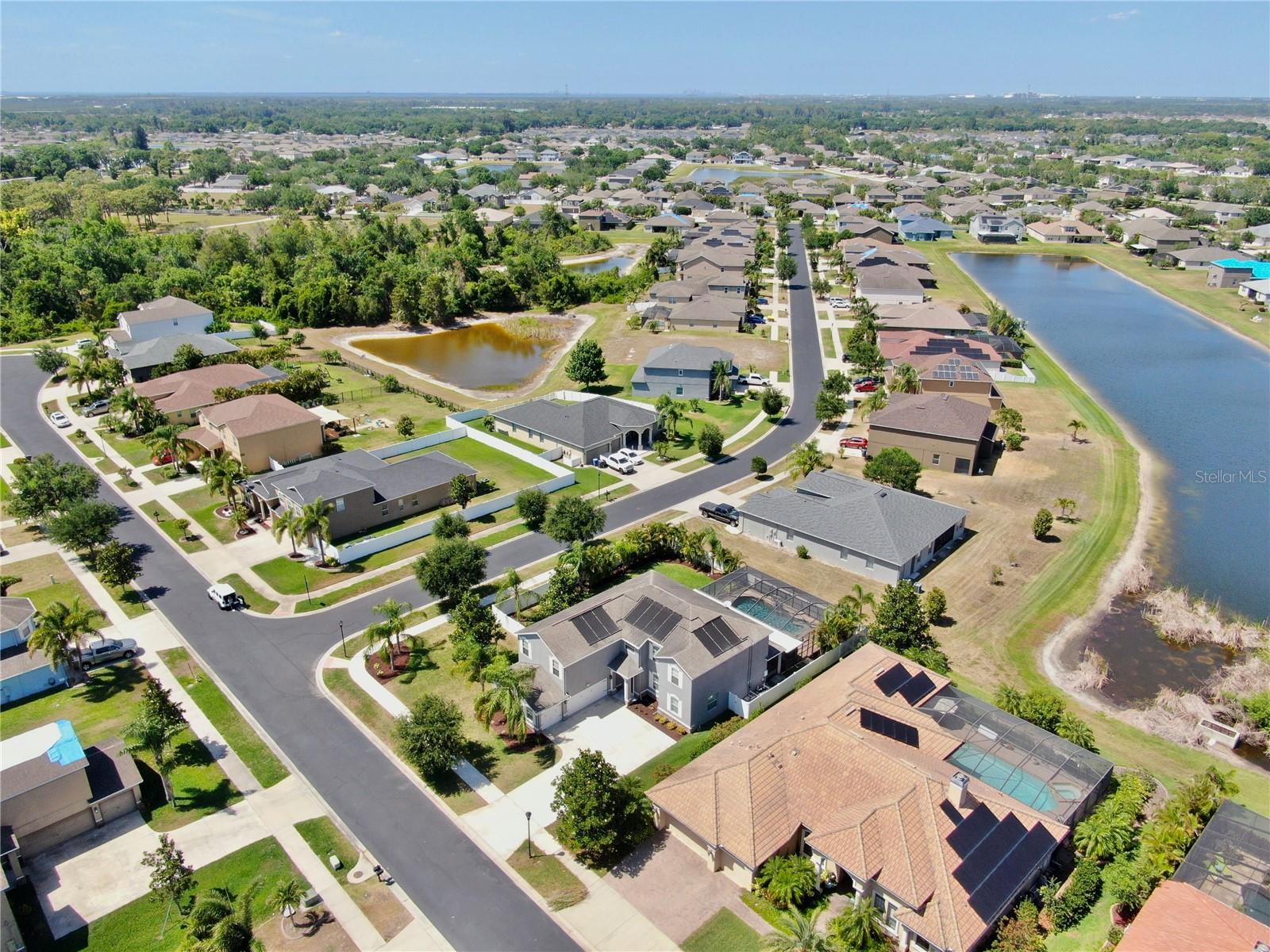 Listing photo id 45 for 2517 Cumberland Cliff Drive