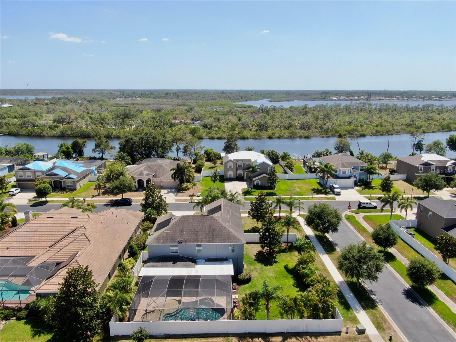 Listing photo id 48 for 2517 Cumberland Cliff Drive