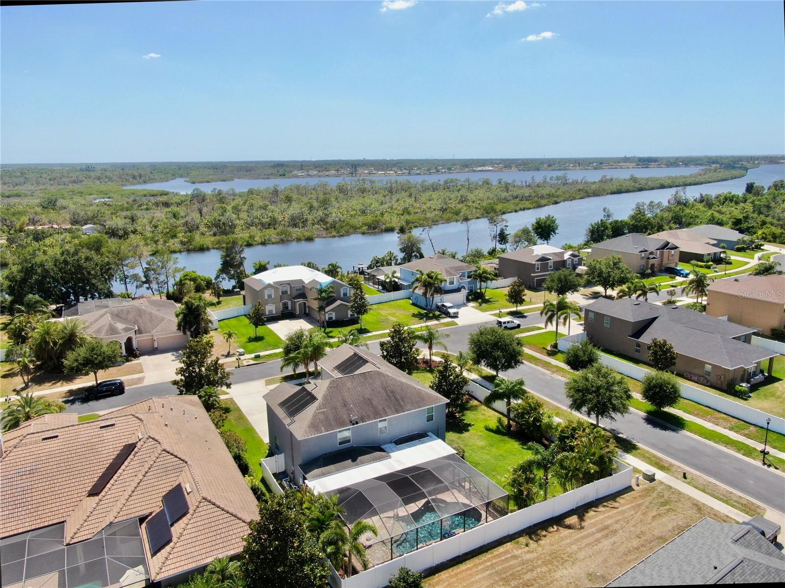 Listing photo id 50 for 2517 Cumberland Cliff Drive