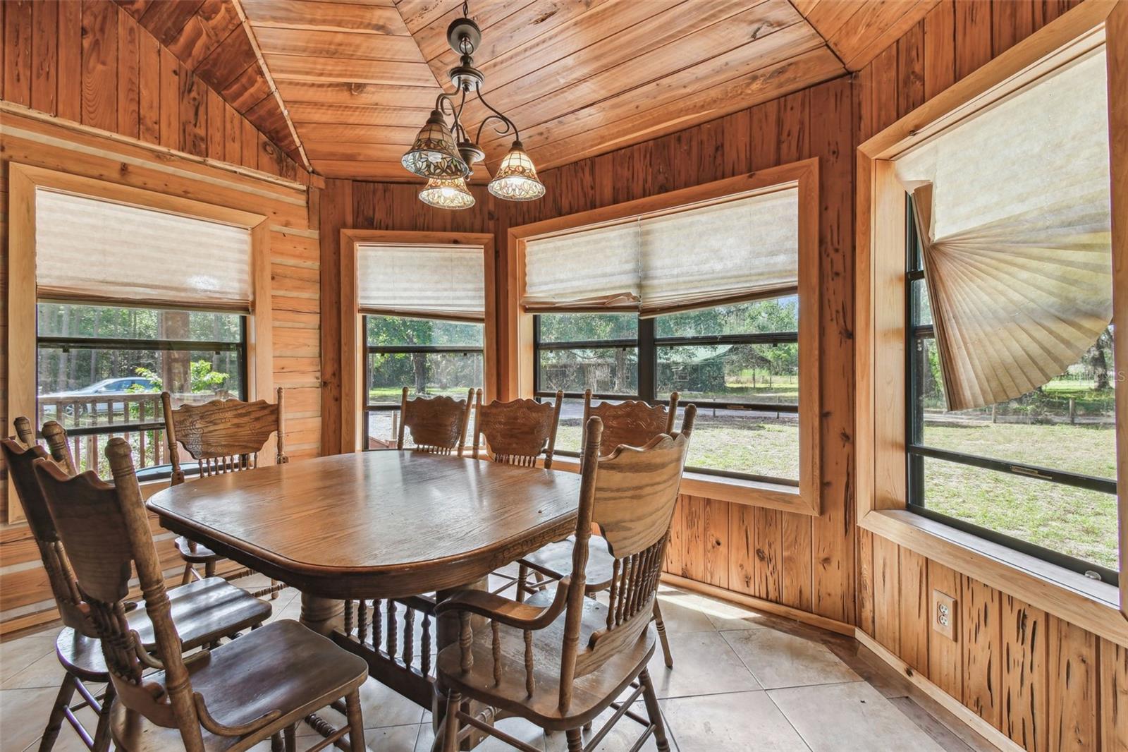 Listing photo id 9 for 19708 Bower Road