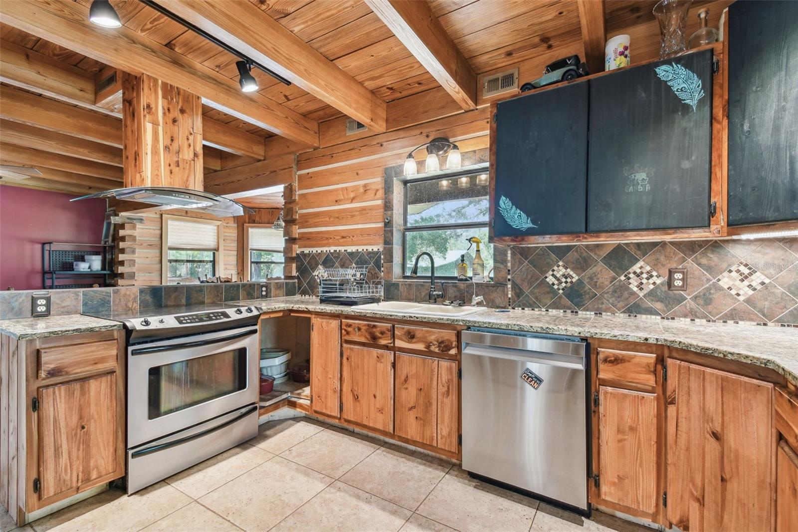 Listing photo id 10 for 19708 Bower Road