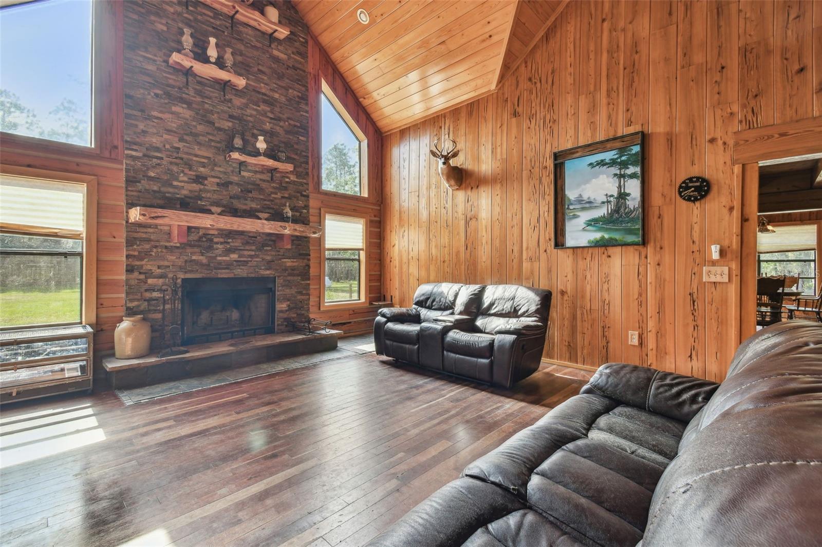 Listing photo id 18 for 19708 Bower Road