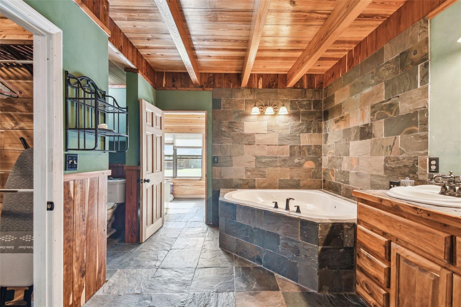 Listing photo id 28 for 19708 Bower Road