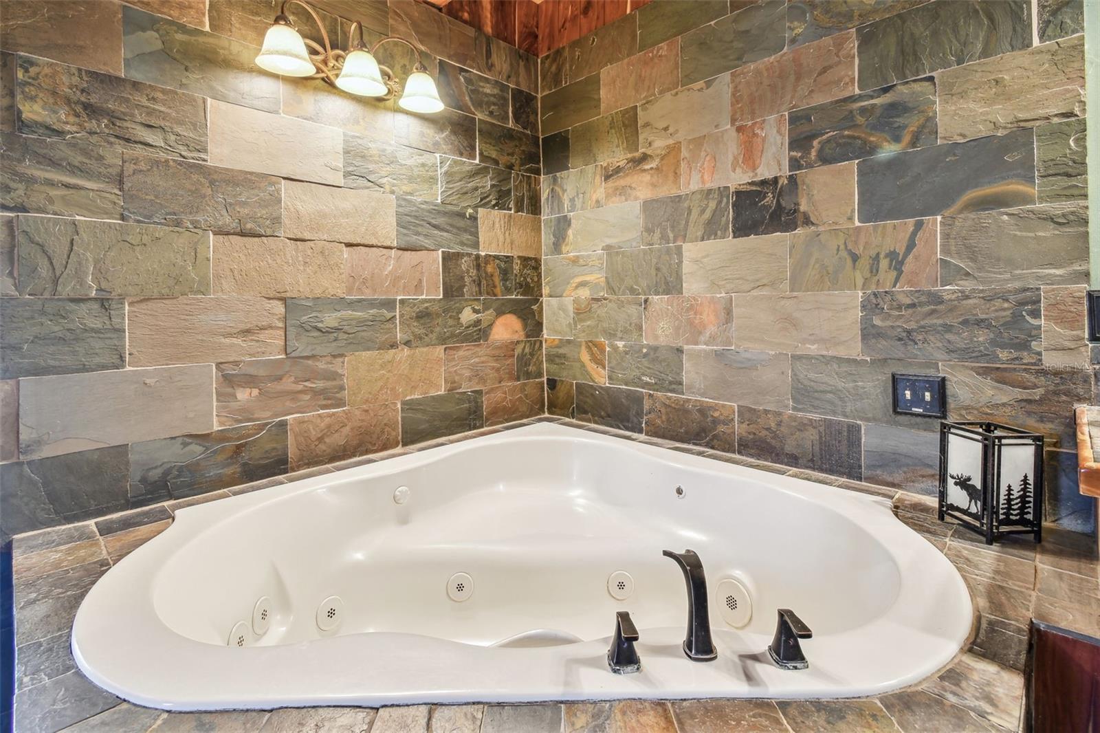 Listing photo id 31 for 19708 Bower Road