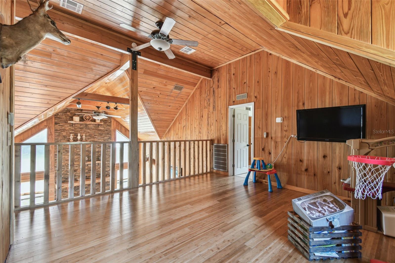 Listing photo id 34 for 19708 Bower Road