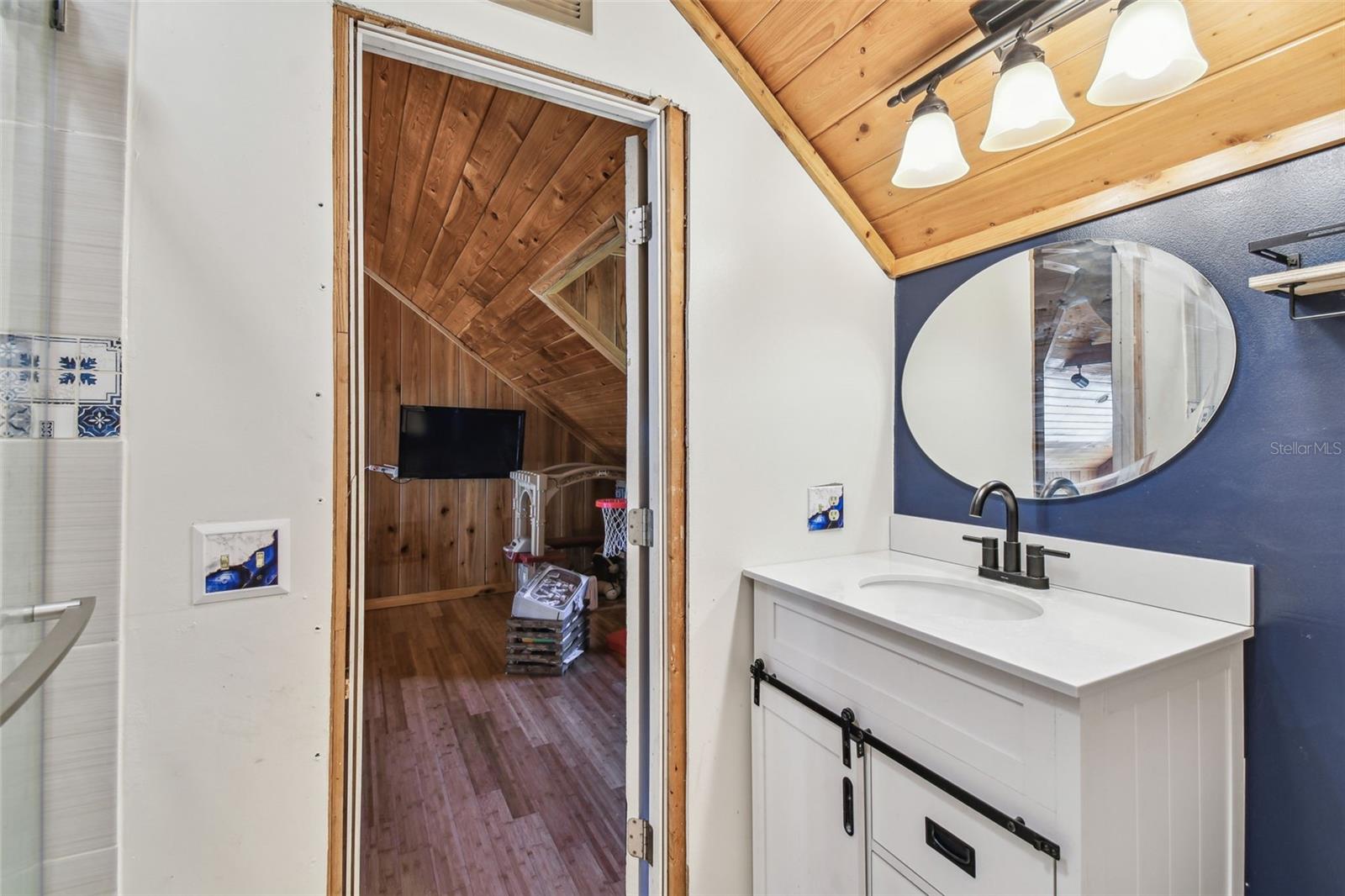 Listing photo id 38 for 19708 Bower Road
