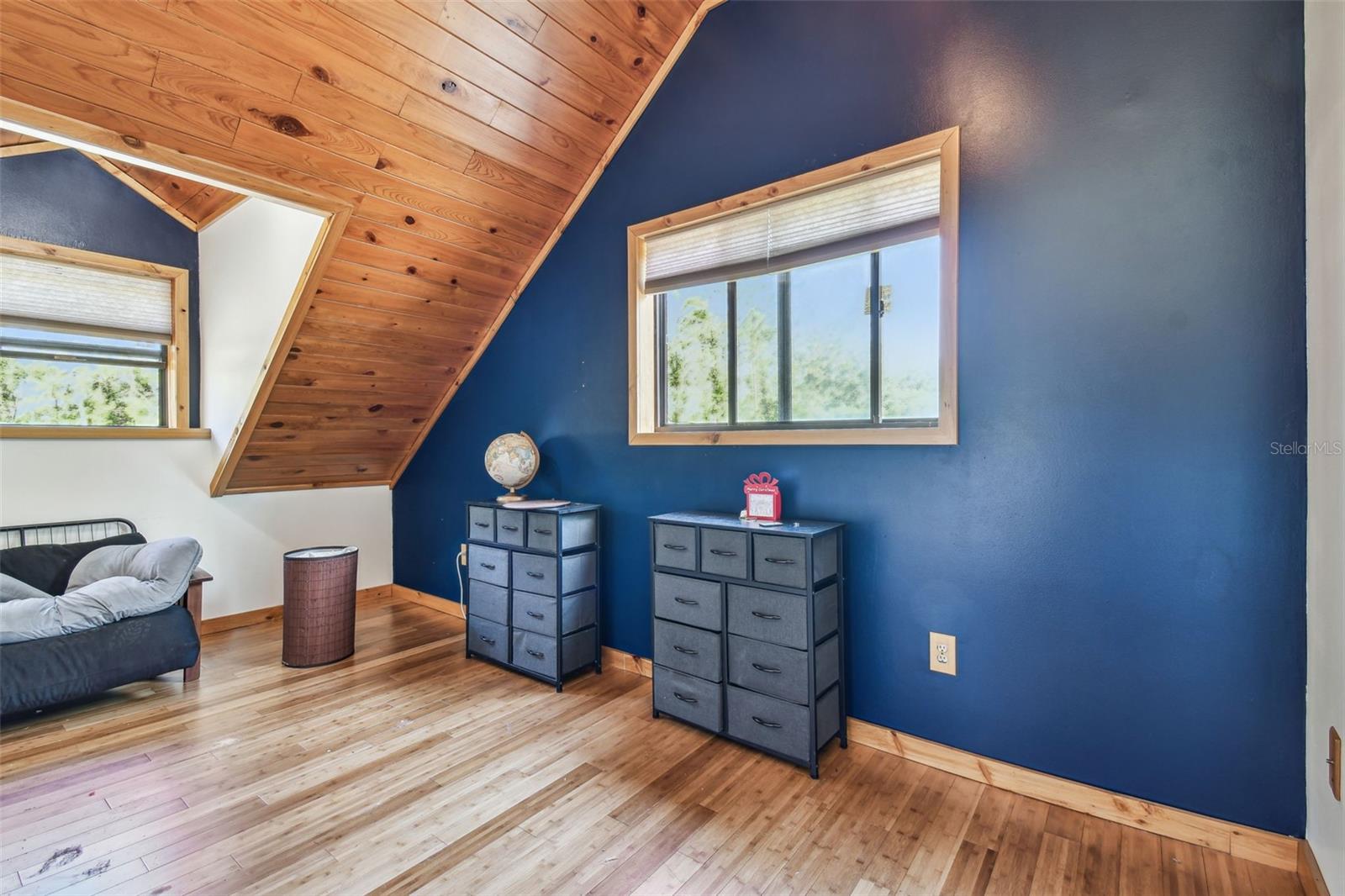 Listing photo id 40 for 19708 Bower Road