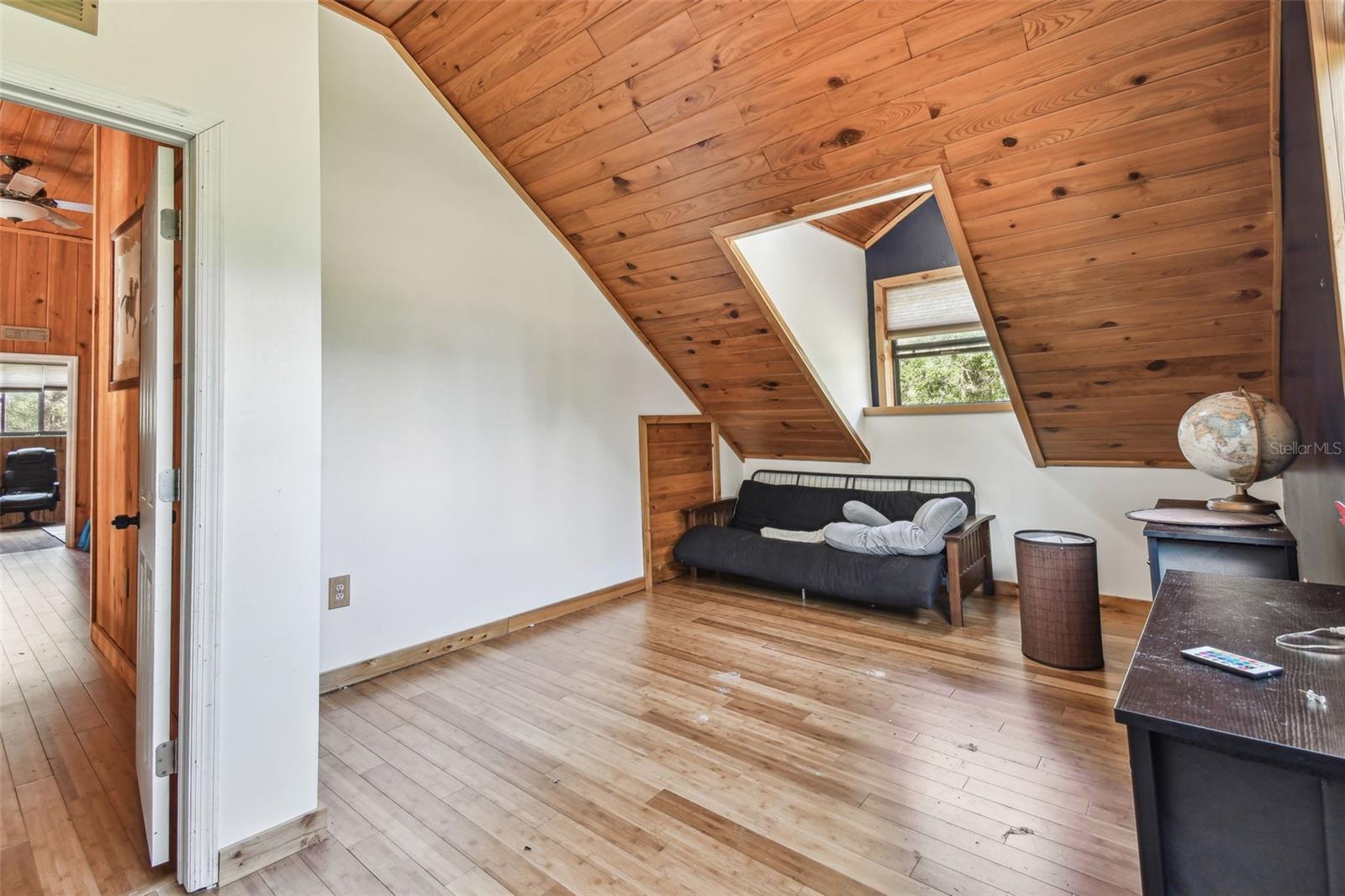 Listing photo id 41 for 19708 Bower Road