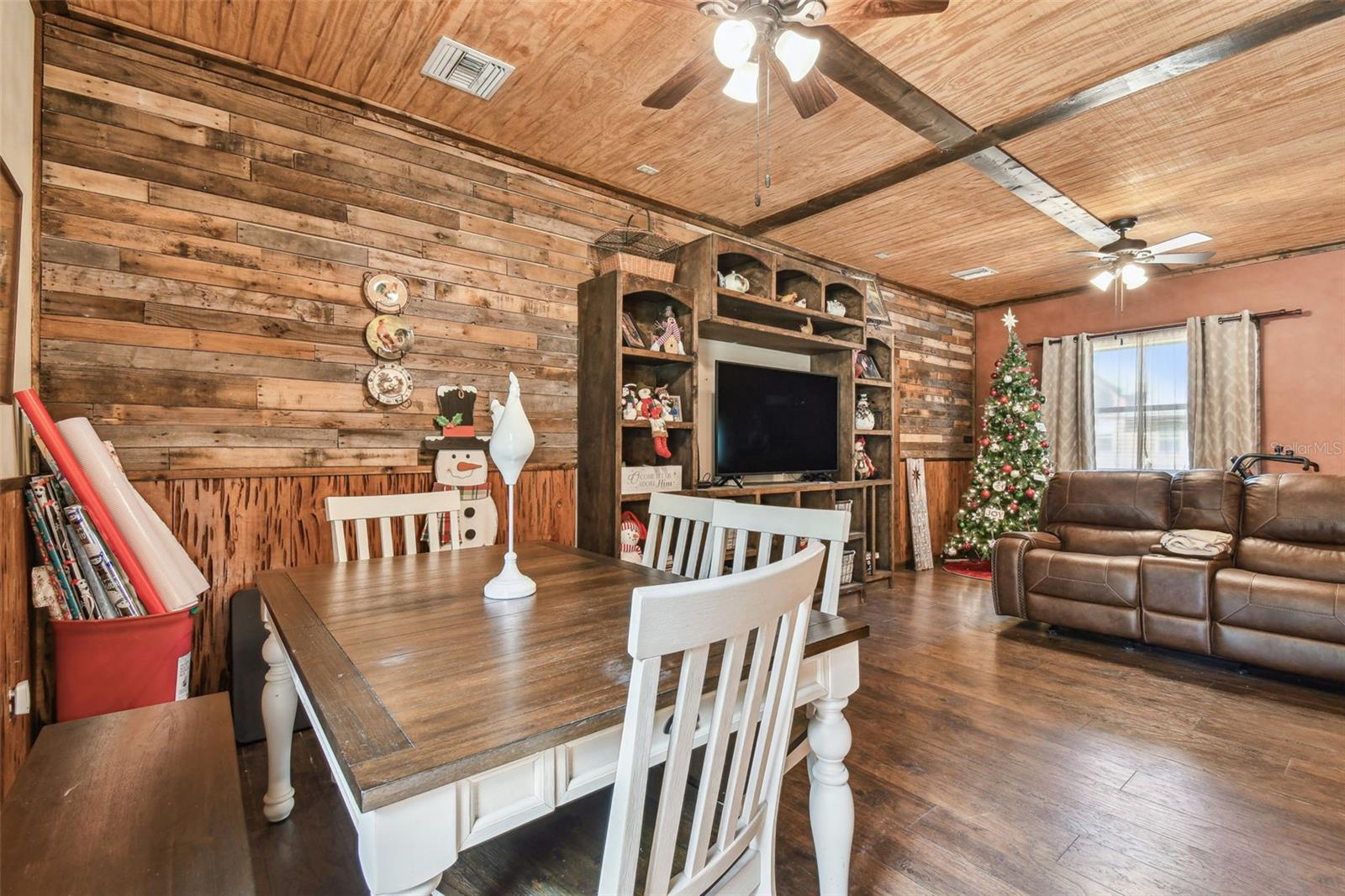 Listing photo id 52 for 19708 Bower Road