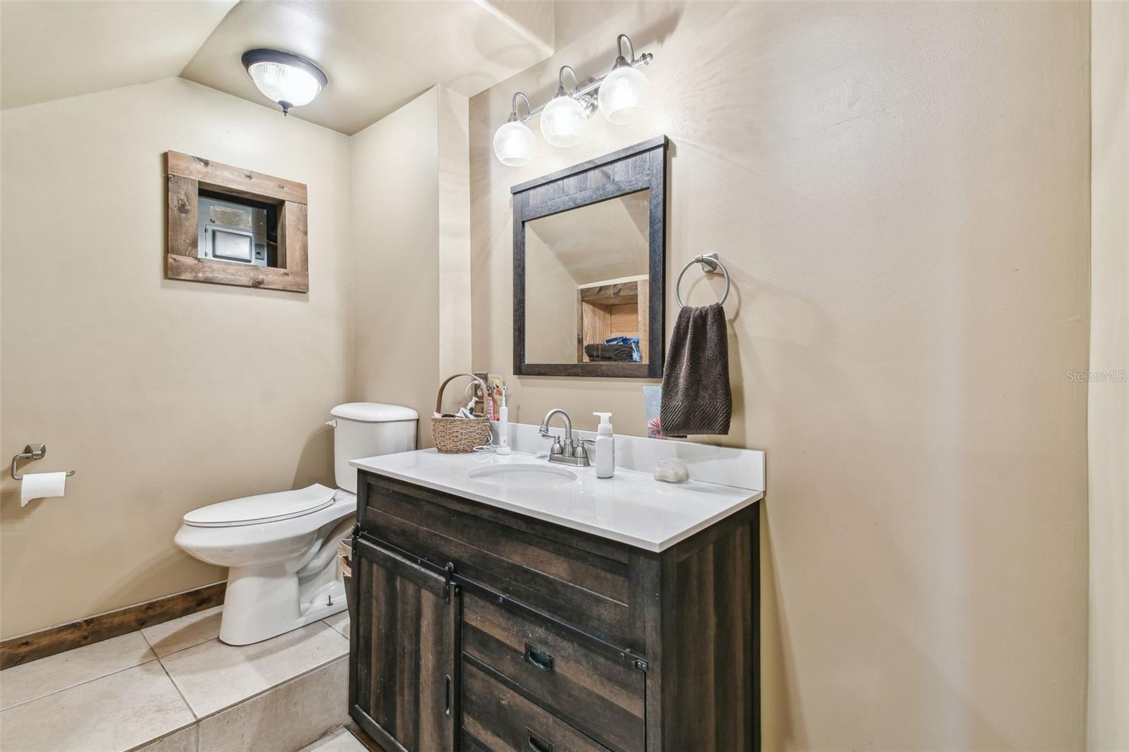 Listing photo id 55 for 19708 Bower Road