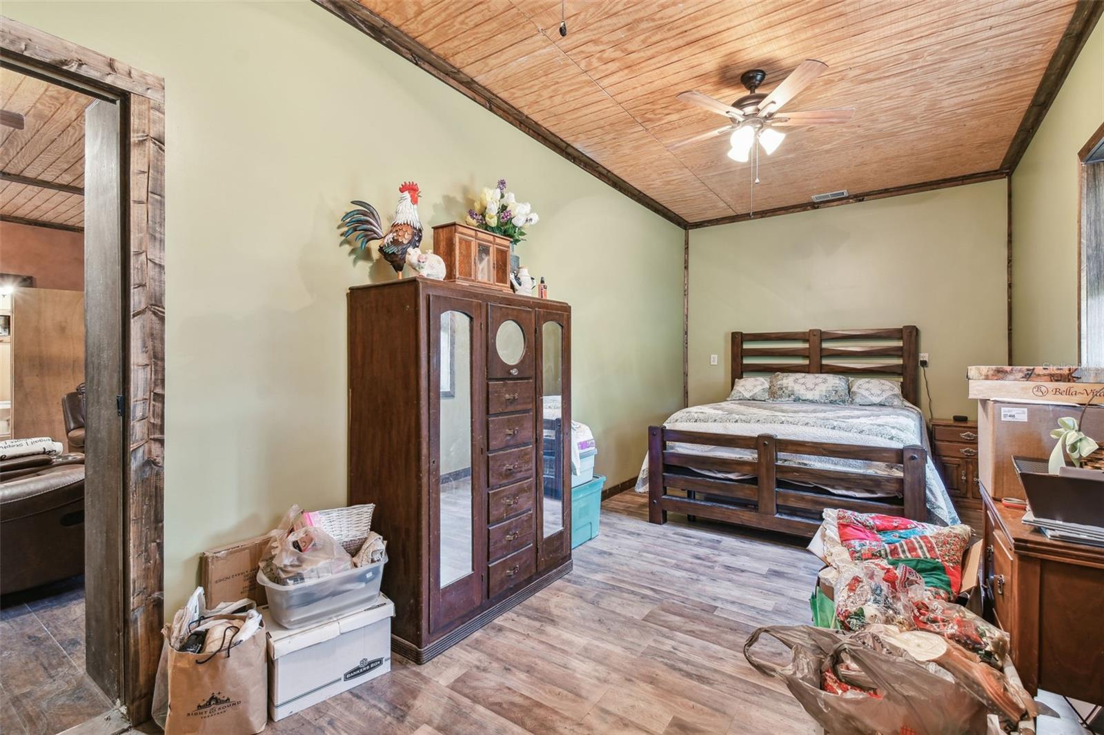 Listing photo id 56 for 19708 Bower Road