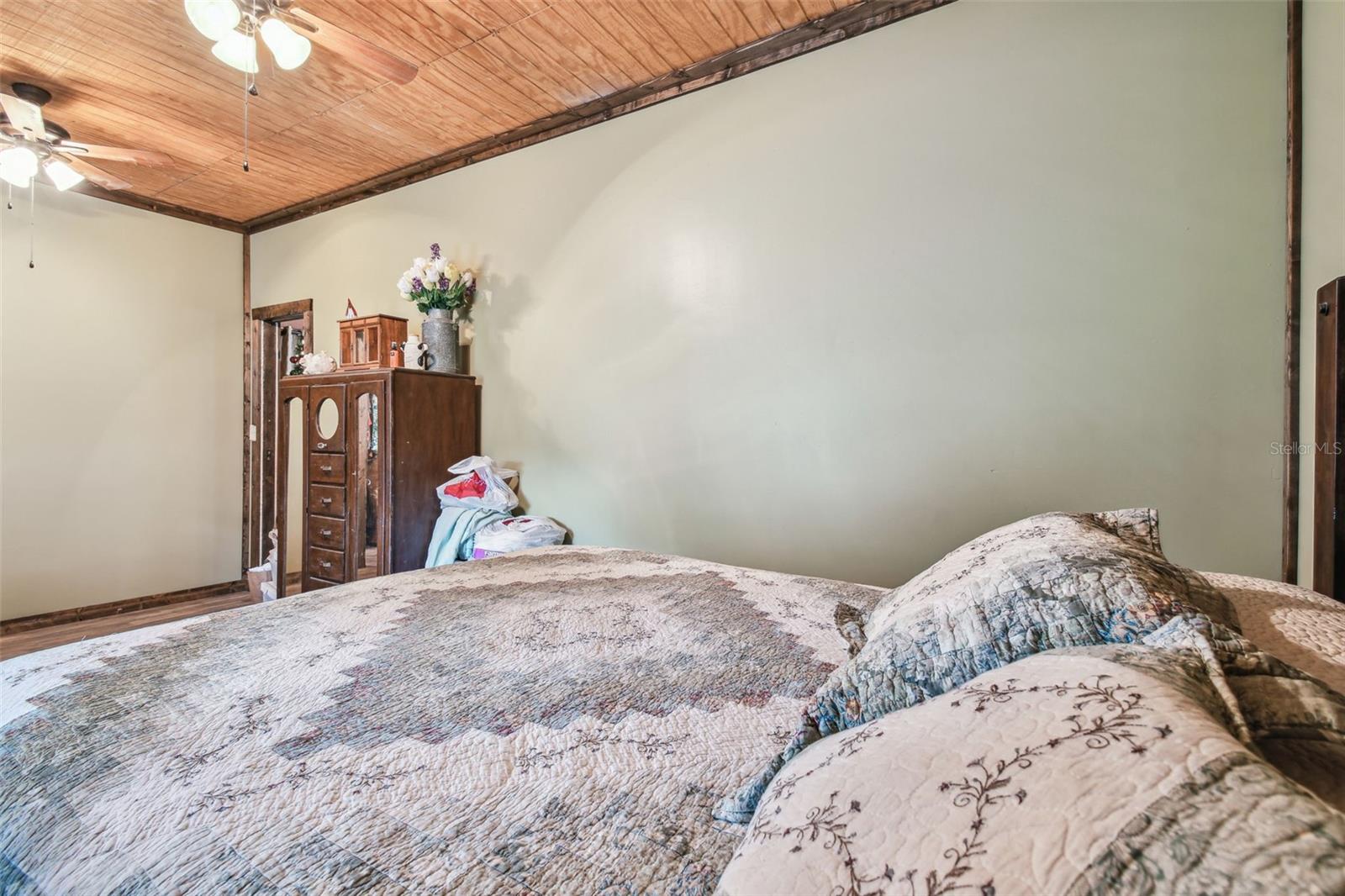 Listing photo id 57 for 19708 Bower Road