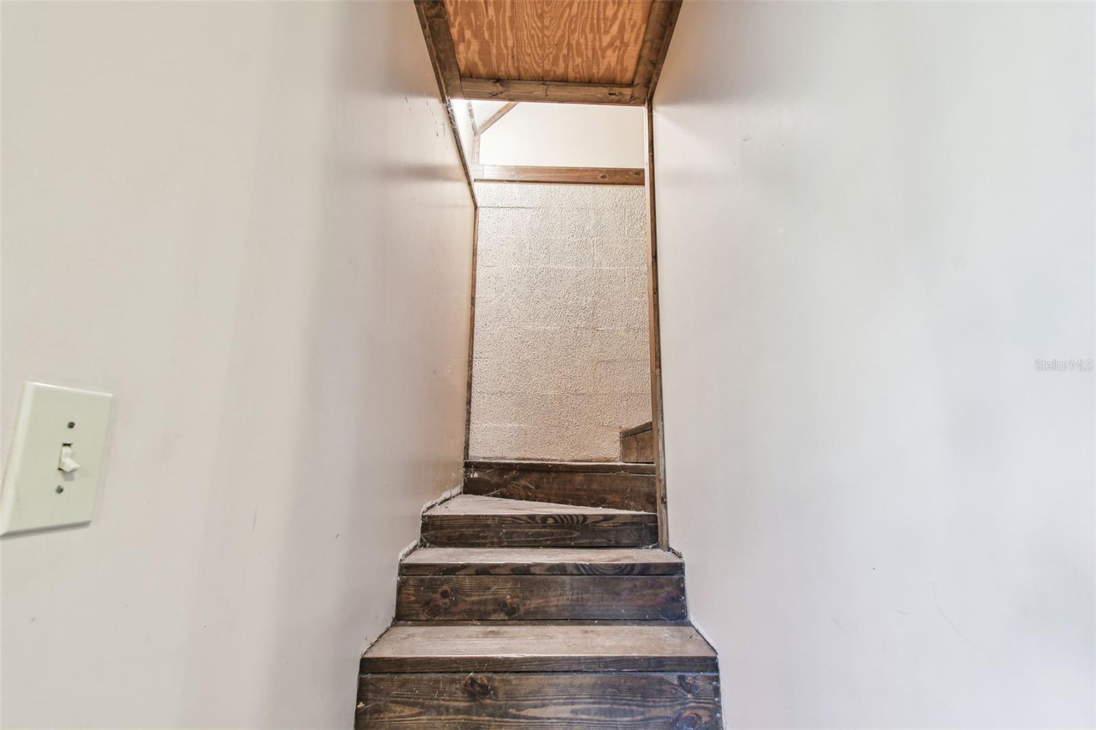 Listing photo id 58 for 19708 Bower Road