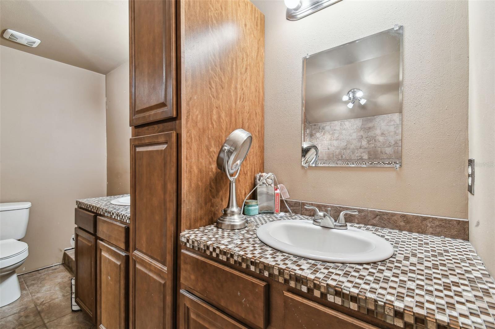 Listing photo id 62 for 19708 Bower Road