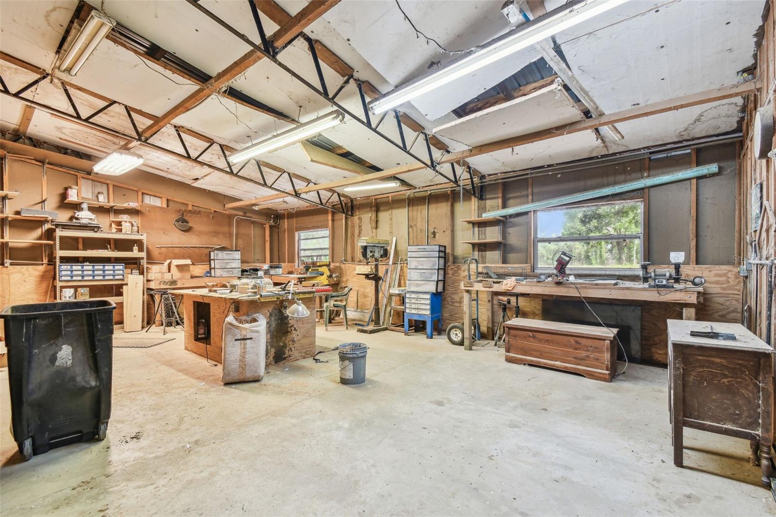 Listing photo id 70 for 19708 Bower Road