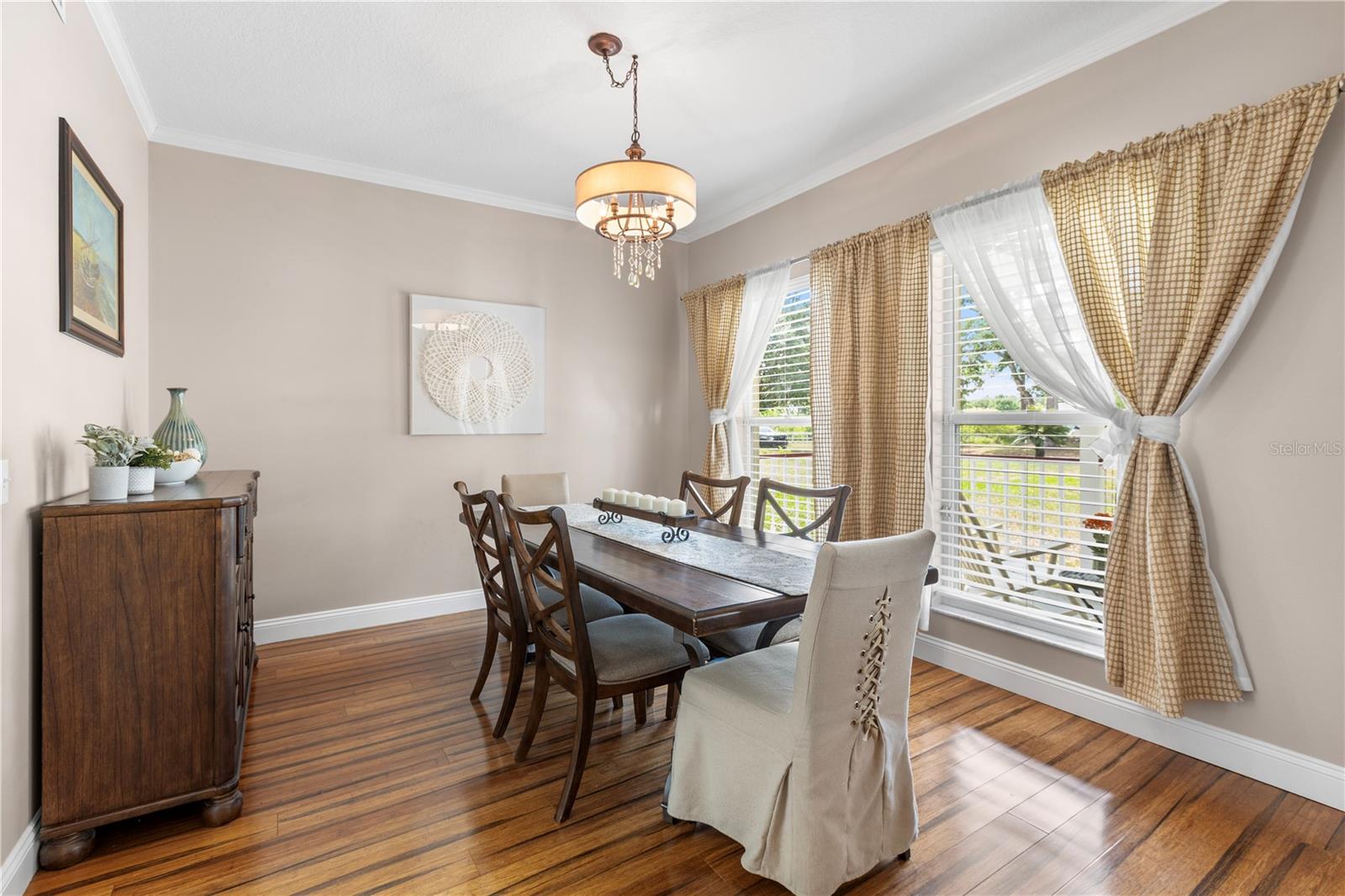 Listing photo id 15 for 2512 Rustic Oaks Drive