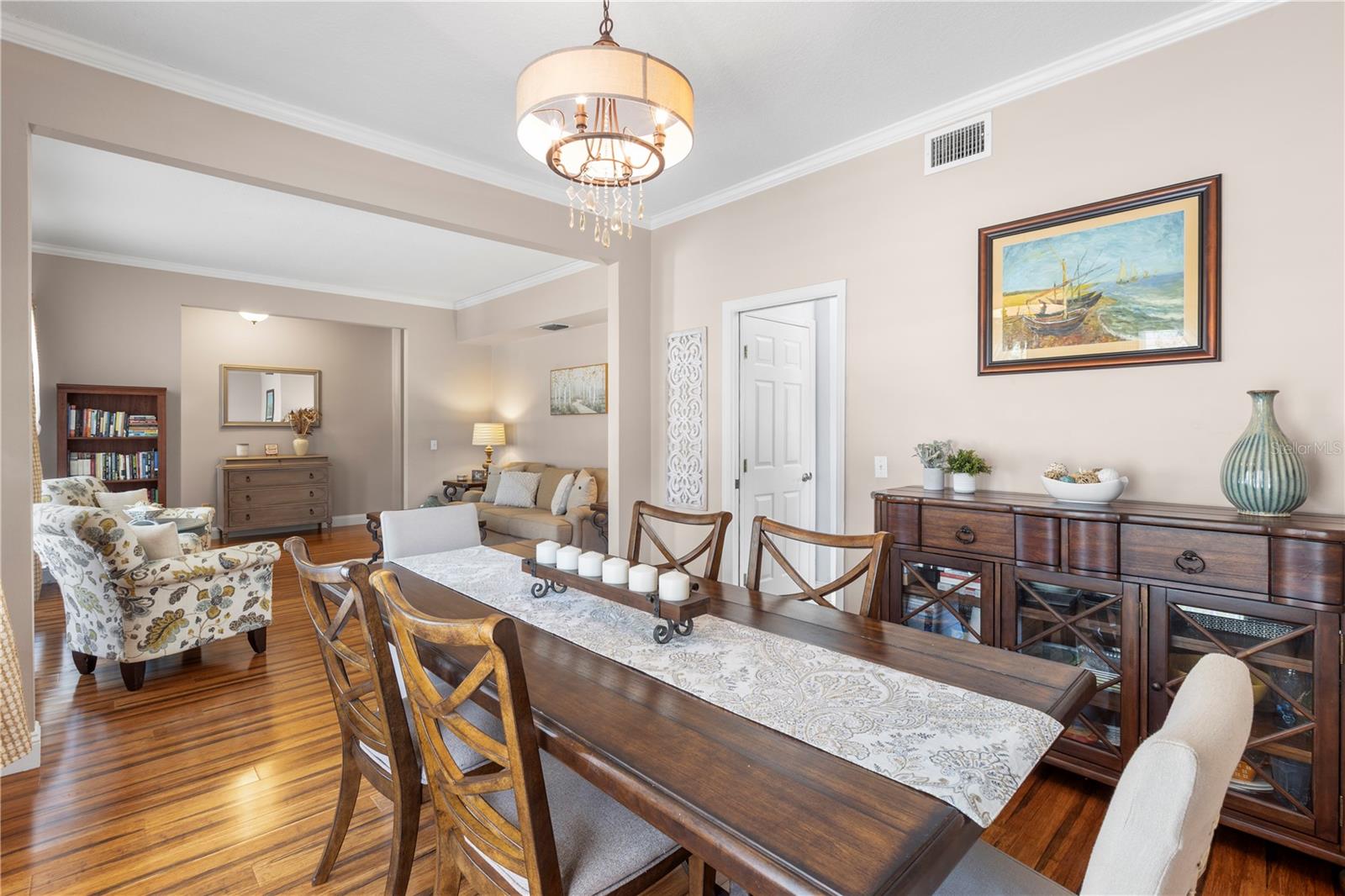 Listing photo id 16 for 2512 Rustic Oaks Drive