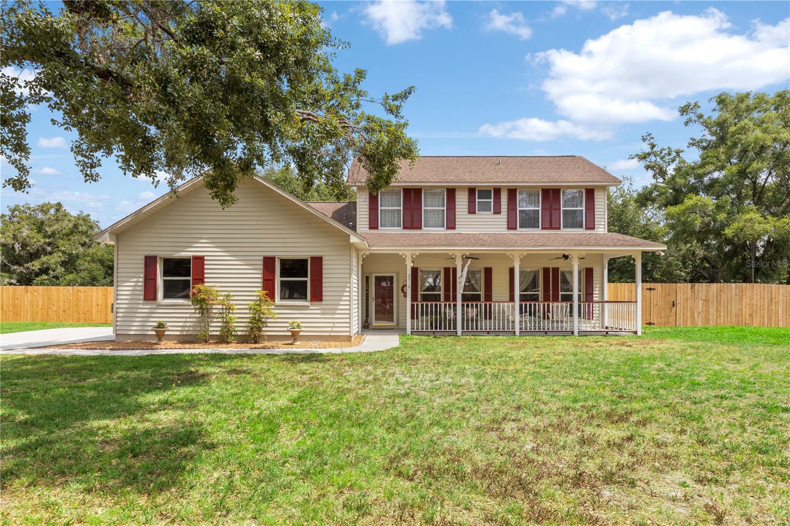 Listing photo id 0 for 2512 Rustic Oaks Drive