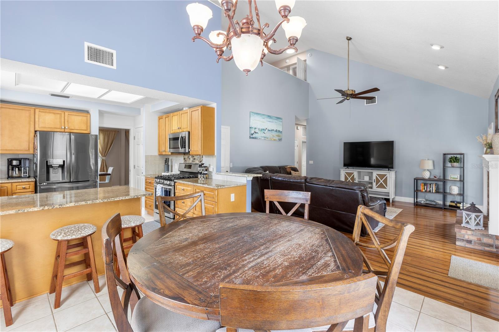 Listing photo id 24 for 2512 Rustic Oaks Drive