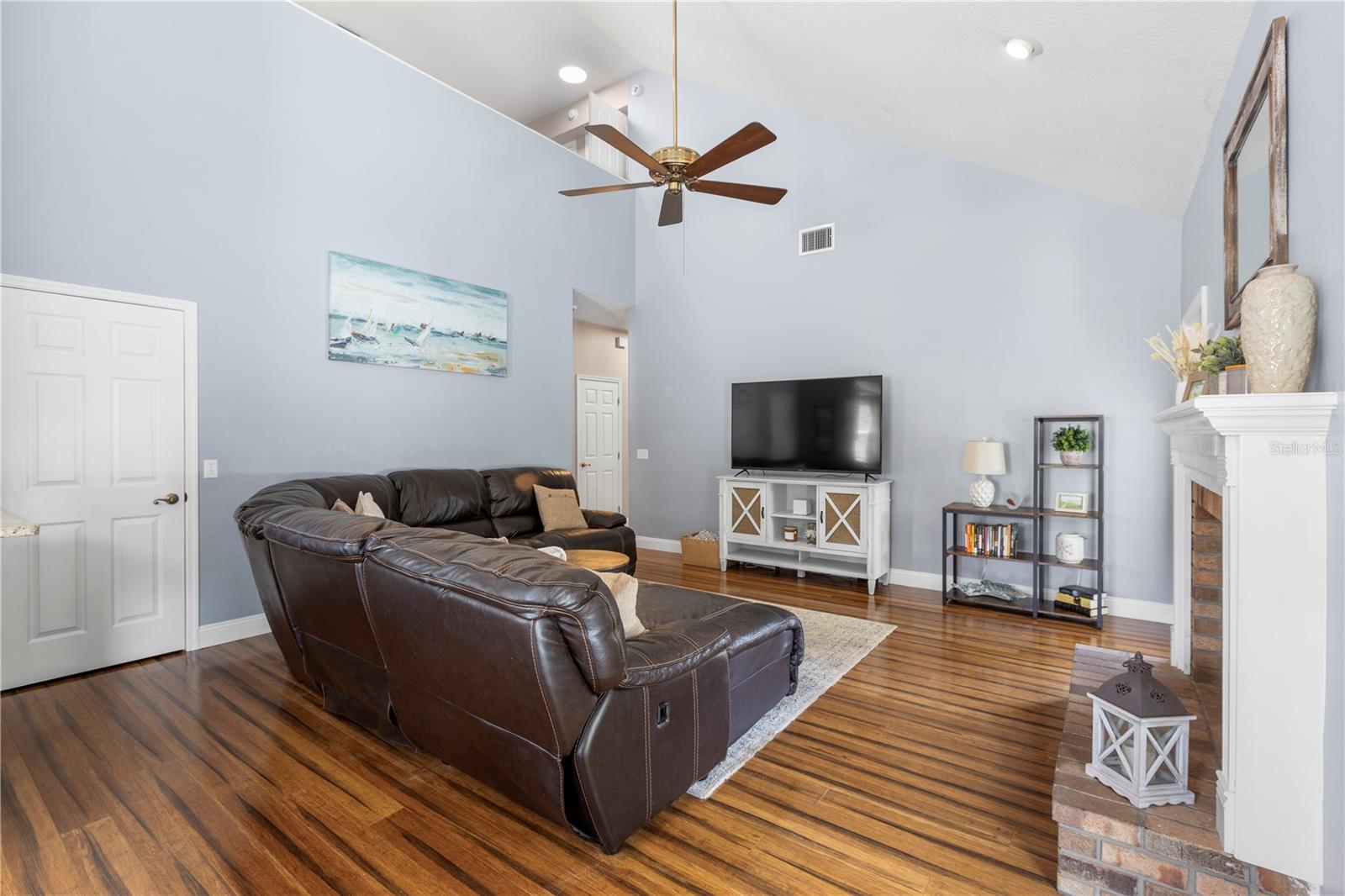 Listing photo id 25 for 2512 Rustic Oaks Drive
