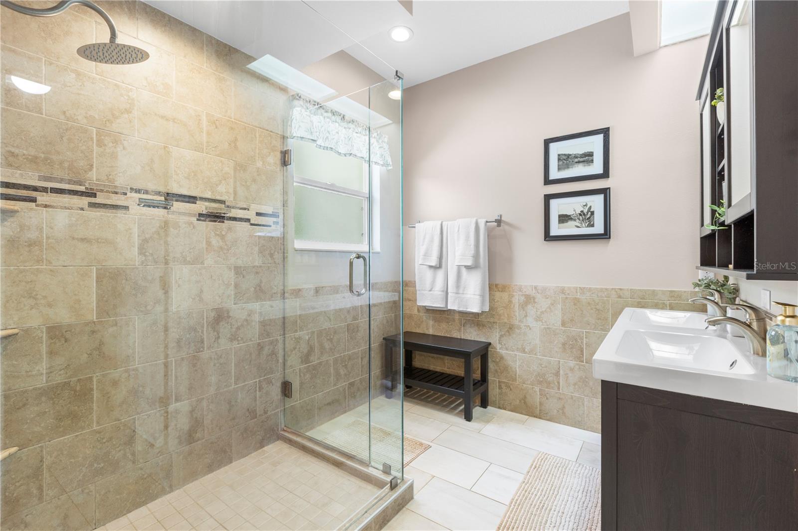 Listing photo id 35 for 2512 Rustic Oaks Drive