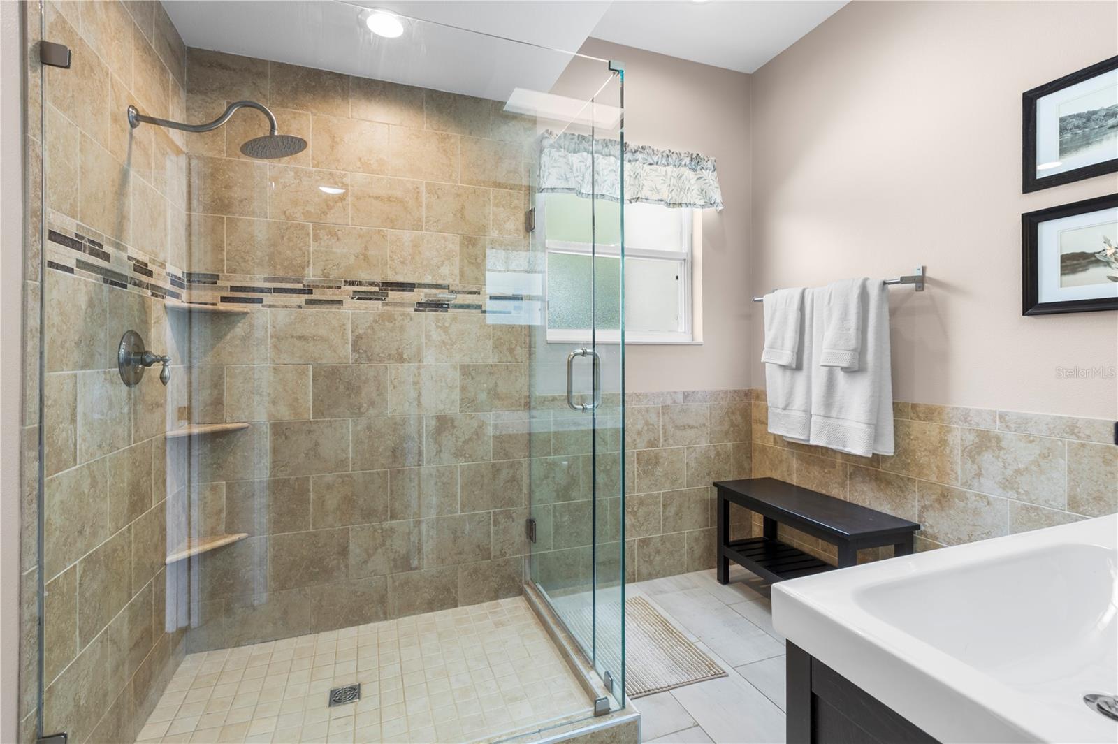 Listing photo id 37 for 2512 Rustic Oaks Drive