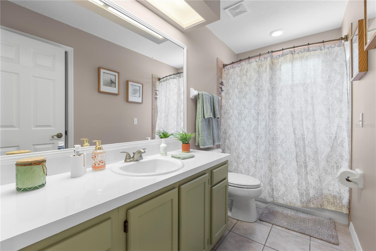 Listing photo id 44 for 2512 Rustic Oaks Drive