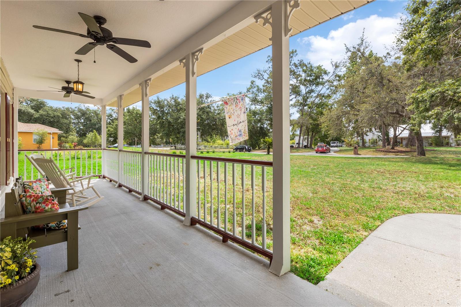 Listing photo id 5 for 2512 Rustic Oaks Drive