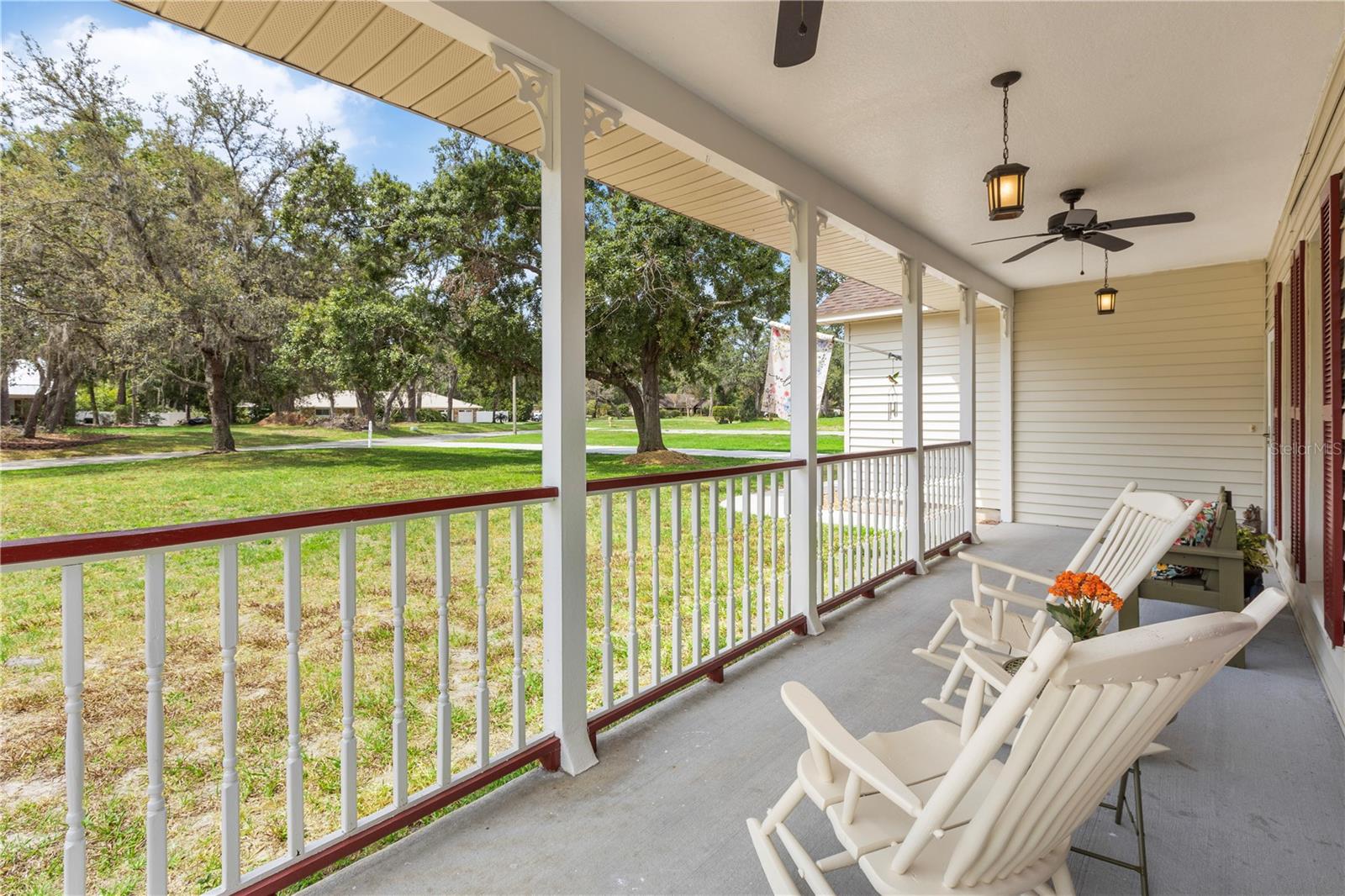 Listing photo id 6 for 2512 Rustic Oaks Drive