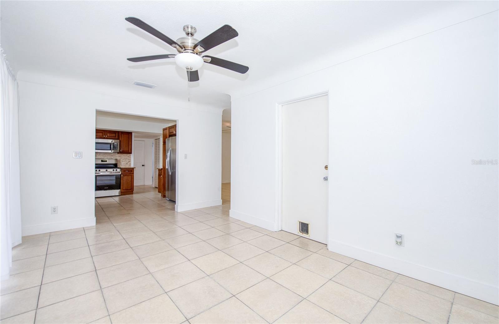 Image 12 of 36 For 211 80th Avenue N