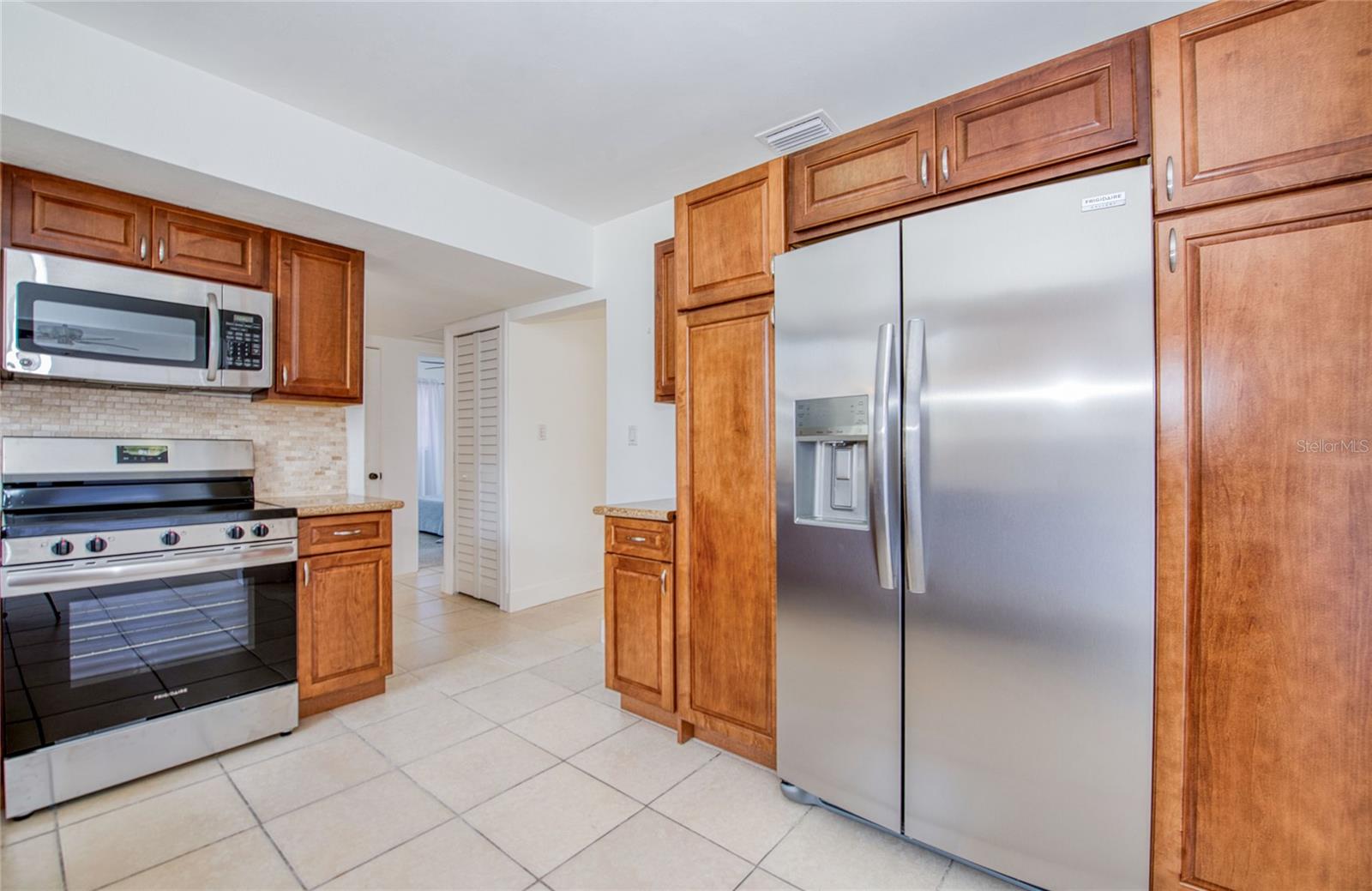 Image 18 of 36 For 211 80th Avenue N