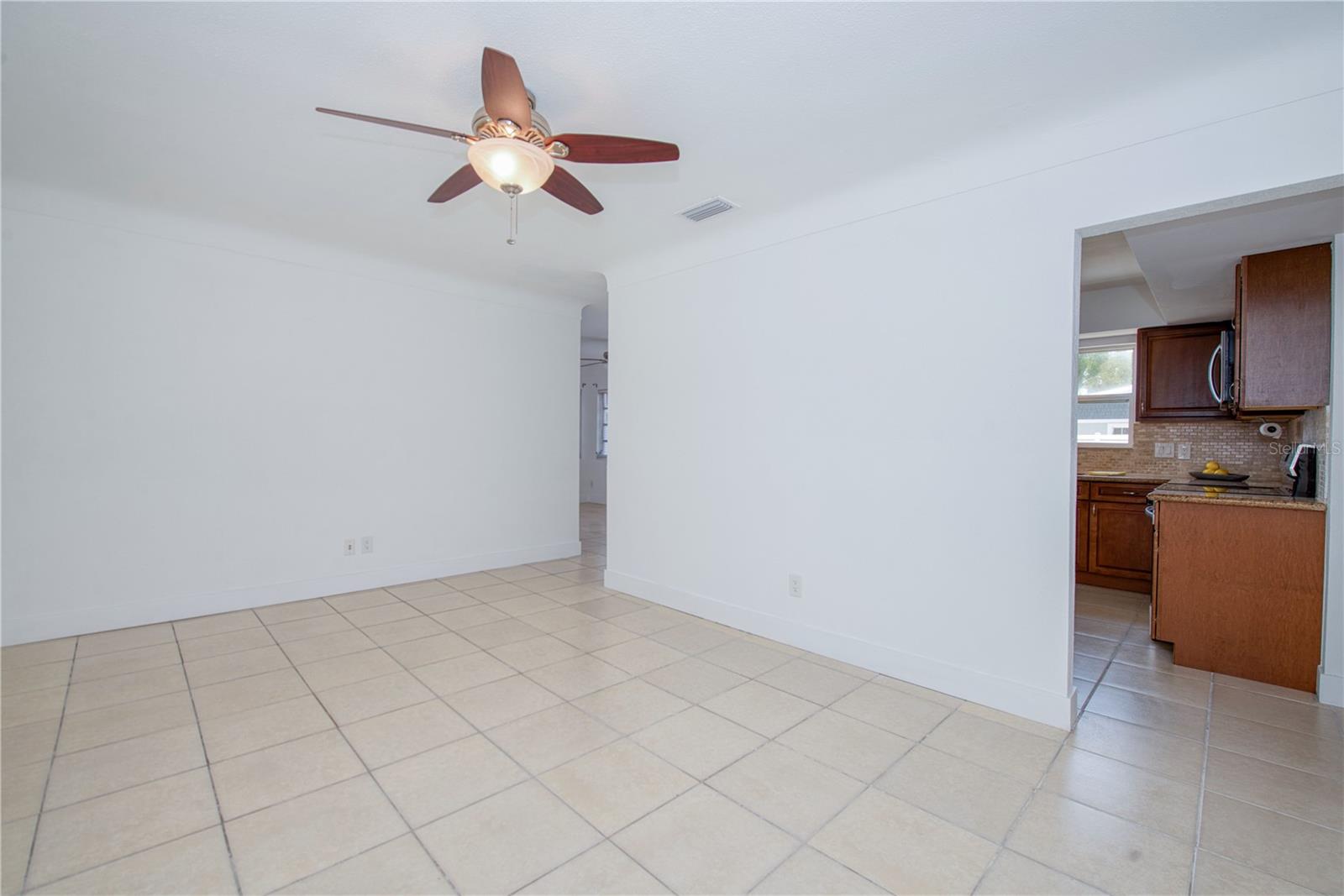 Image 6 of 36 For 211 80th Avenue N