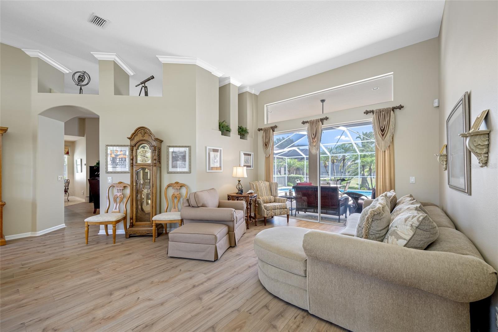 Image 9 of 47 For 6104 Cognac Circle