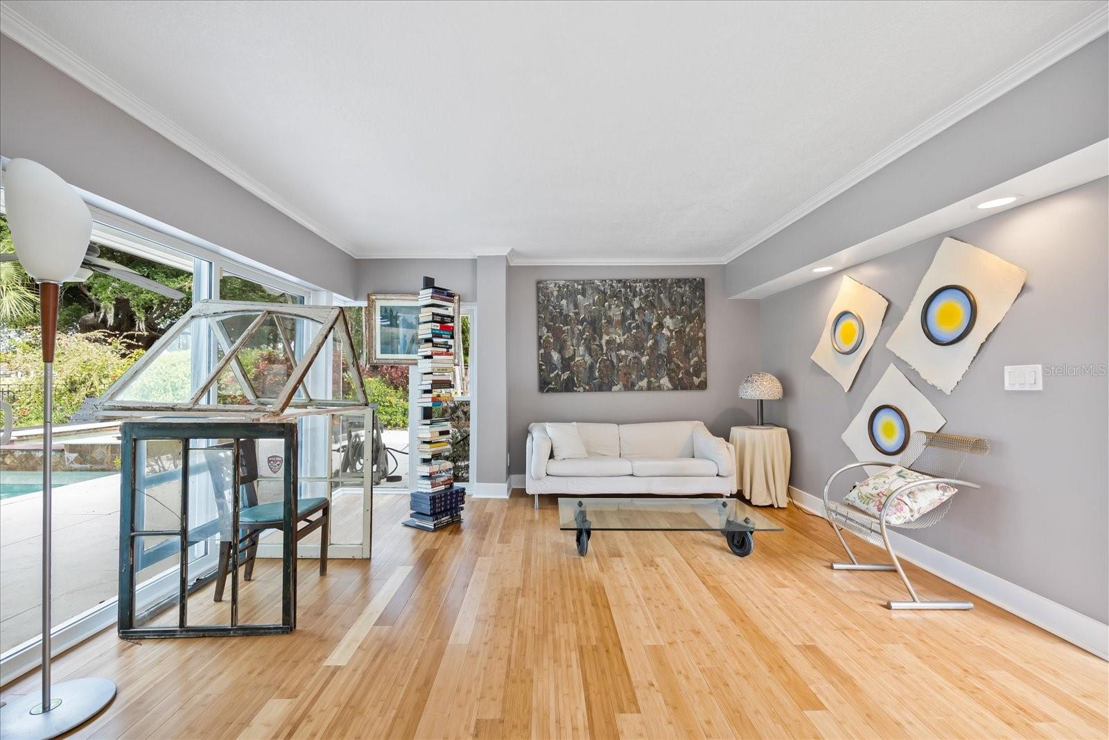 Listing photo id 12 for 3130 Walnut Street Ne