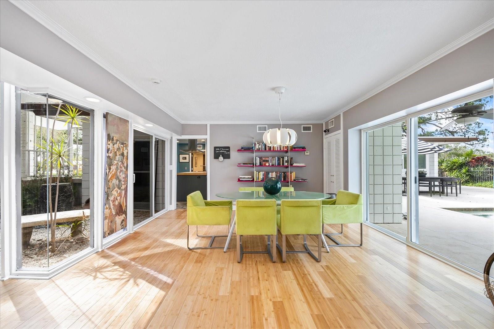 Listing photo id 13 for 3130 Walnut Street Ne