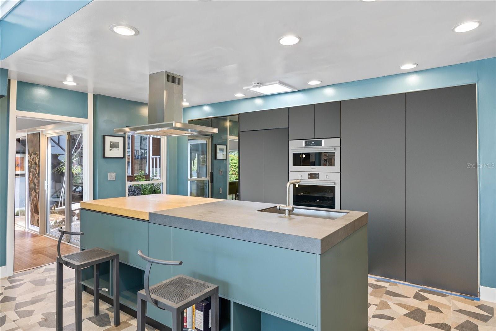 Listing photo id 18 for 3130 Walnut Street Ne