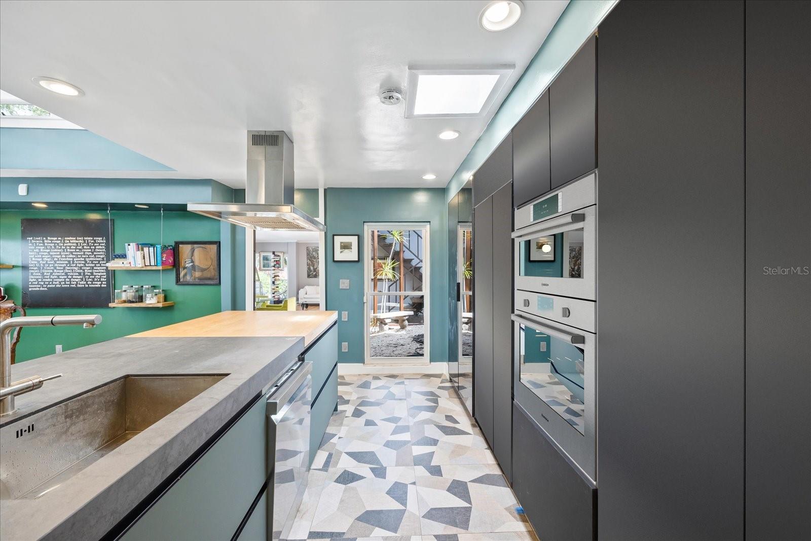 Listing photo id 19 for 3130 Walnut Street Ne
