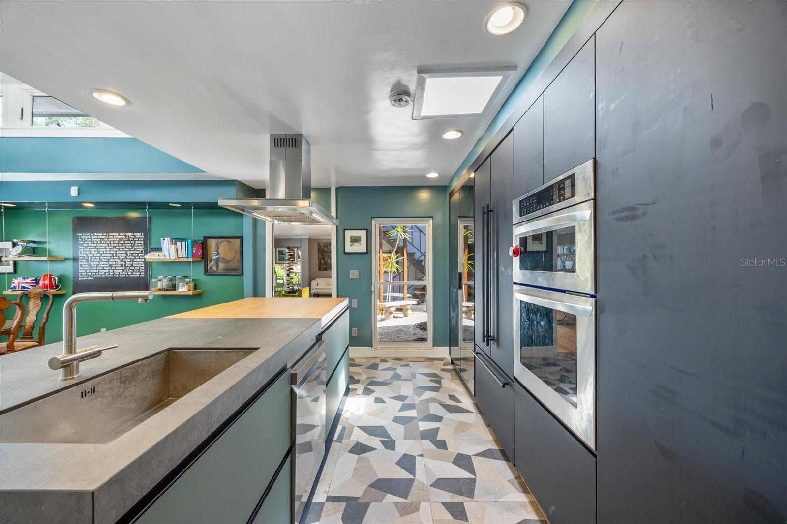 Listing photo id 22 for 3130 Walnut Street Ne