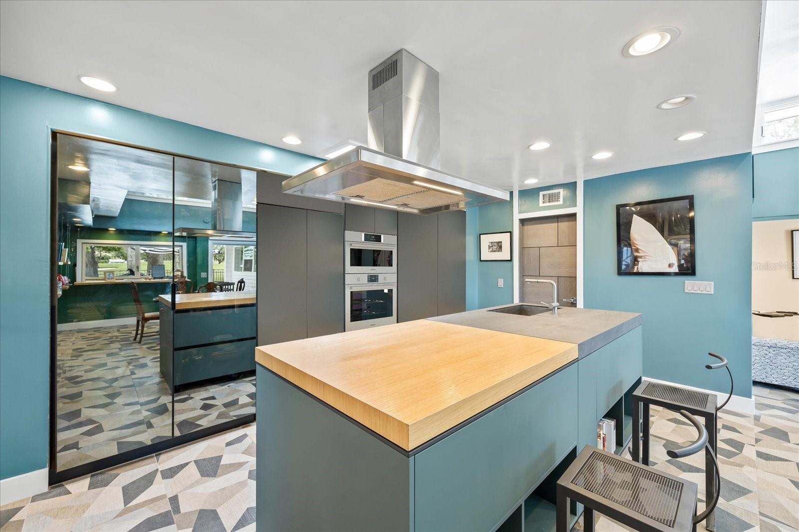 Listing photo id 25 for 3130 Walnut Street Ne